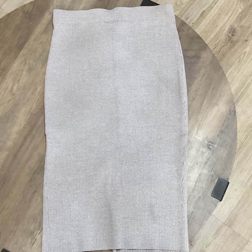 Guess grey  Ribbed Knit Pencil Skirt with Front Slit - Picture 4 of 4